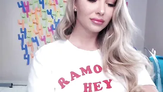 harli_lotts Cute whore sits on thick cock