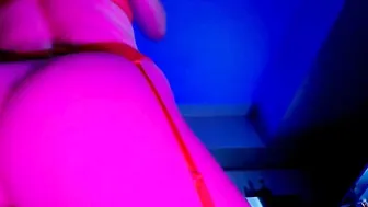 ivygrace Sexy chick caresses pussy