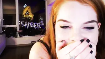 ivygrace Busty wench masturbates pussy