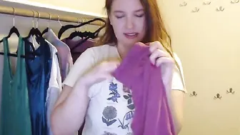 ivysrevenge Mature slut pulls pussy while lying in a chair