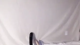 arianina Sexy blonde pulls pussy hand