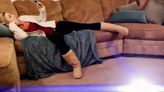 СеСеSерtеmbеr Chick in stockings erotic masturbates