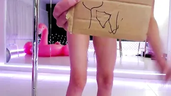 gingermfc Gorgeous queen jerking pussy on the street