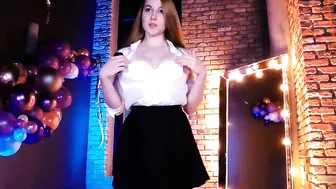 rocknrose The bespectacled babe is planting her fingers in her cunt