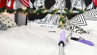 LunaLamb Nude bitch fucks pussy with phallus