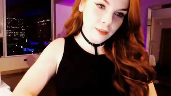 ivygrace Insatiable blonde stretches her pussy