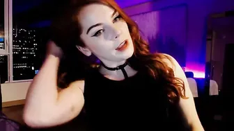 ivygrace Insatiable blonde stretches her pussy