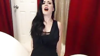 emilyivy Naughty babe dancing striptease