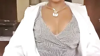 missytrig Gorgeous model tightly stretches both holes.