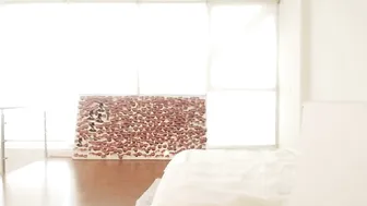 sunhiee Girl in stockings shows juicy ass