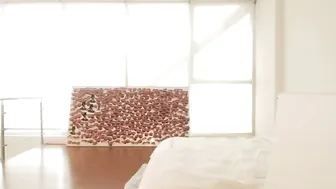 sunhiee Girl in stockings shows juicy ass