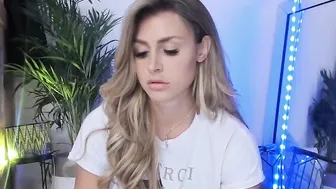 ella_silver Fucking bitch in stockings seduces with beautiful legs