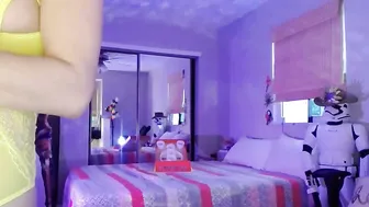 missjade Busty babe gently pulls pussy