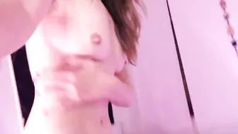 clara Beauty fucks herself with a dildo