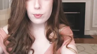 grace Gorgeous girl masturbates cunt