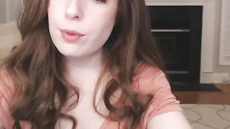 grace Gorgeous girl masturbates cunt