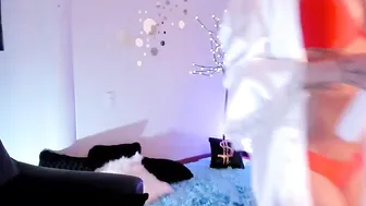 kimtylor Beautiful ballerina erotically lifts her legs