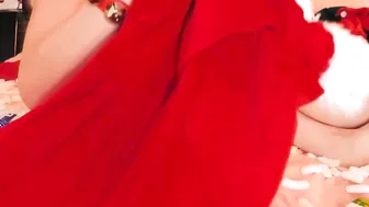 kateelife Cute bitch jerks off her dick