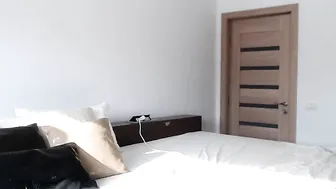 kissofacobra Busty  cam girl  undresses and caresses her pussy