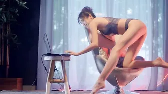 joey_kim A selection of chic chicks with beautiful legs