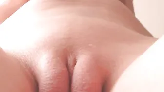 jalyn_bday Skinny bitch jerking pussy with phallus