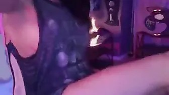 posie Adult skin jerks off both holes