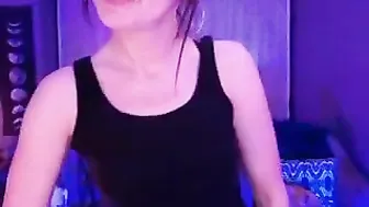 posie pulls pussy to orgasm