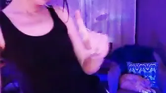 posie pulls pussy to orgasm
