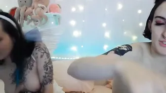 lilkittenluna satisfied with sex toy