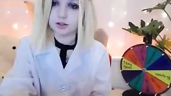 lilkittenluna Exciting slut pulls shaved vagina