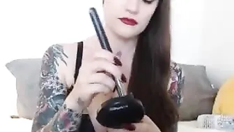 missjanieee sucking rubber phallus