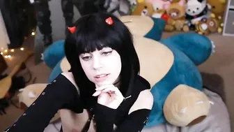 lunalamb Tasty babe fucks both holes
