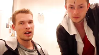 lovleycouplexxx beauty sucks penis