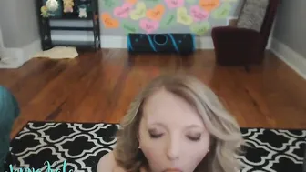 JennaKate fucks herself with different sized dicks