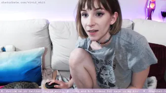 vivid_whit slut fucks the cap with his fingers