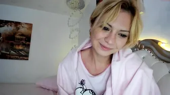 kiradivine hot blonde