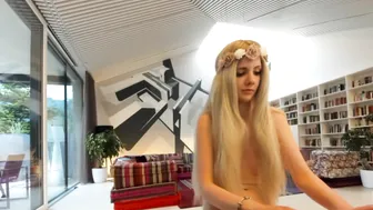 vany_love lusty bitch shows body