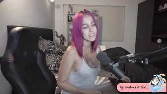 laura_cornett loud female squeals from a great handjob