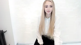 guest324 fiercely jerking off her fat pussy