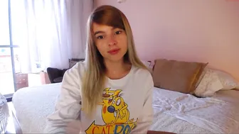kendalltyler sexy hottie gently pulls pussy