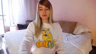 kendalltyler sexy hottie gently pulls pussy