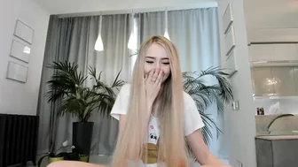 guest324 shy fan shows shaved cunt