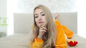 guest324 busty hottie caresses shaved pussy