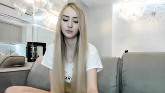 guest324 babe plays with rubber dildo