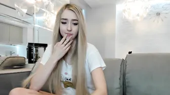 guest324 babe plays with rubber dildo