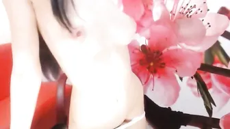 lianabb shows chest