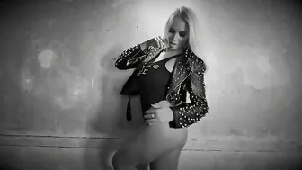 Cara_Brett showy pussy