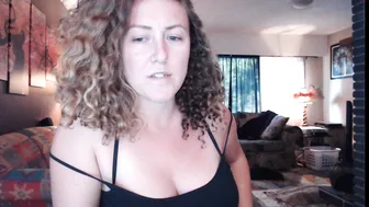 roxyrolla mature bitch fucks both slots hard