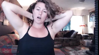 roxyrolla mature bitch fucks both slots hard