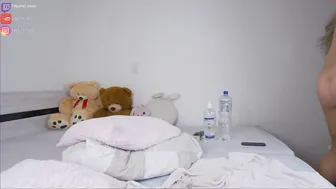 sexykinkycouple20 the girl in stockings work with  hand